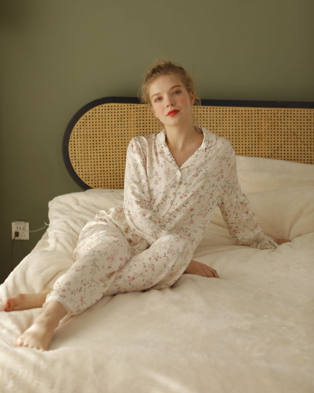 Bộ Pyjama Mặc Nhà Soft Beige Floral